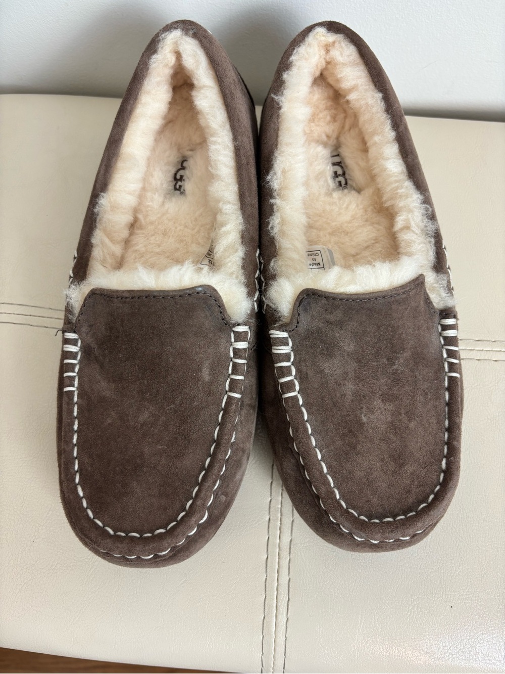 UGG Ansley Moccasin In Chocolate Brown Suede Sheepskin Size 7 - Picture 2 of 8